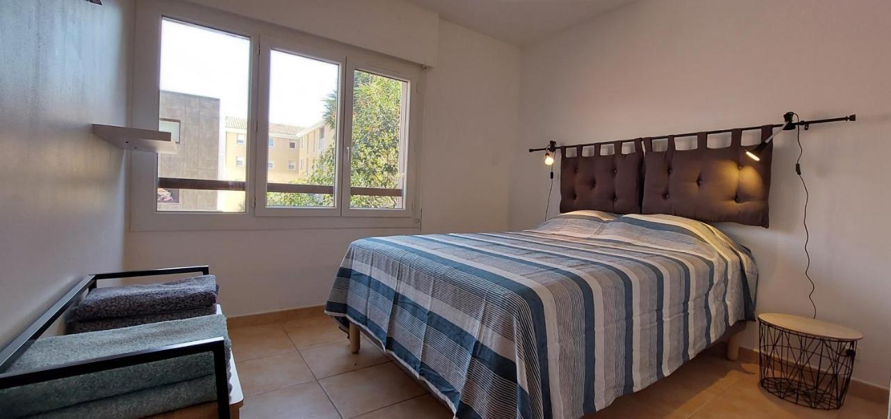 Grand T3 Lumineux Spacieux Propre, Tout Confort, Parking, Ascenseur, Emplacement Central Unique, Port-Commerces-Mer Et Plages A Pied, Location Du Samedi Au Samedi Sanary-sur-Mer Exterior foto